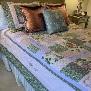 Source Unknown Floral Pastel Patchwork Quilt Set